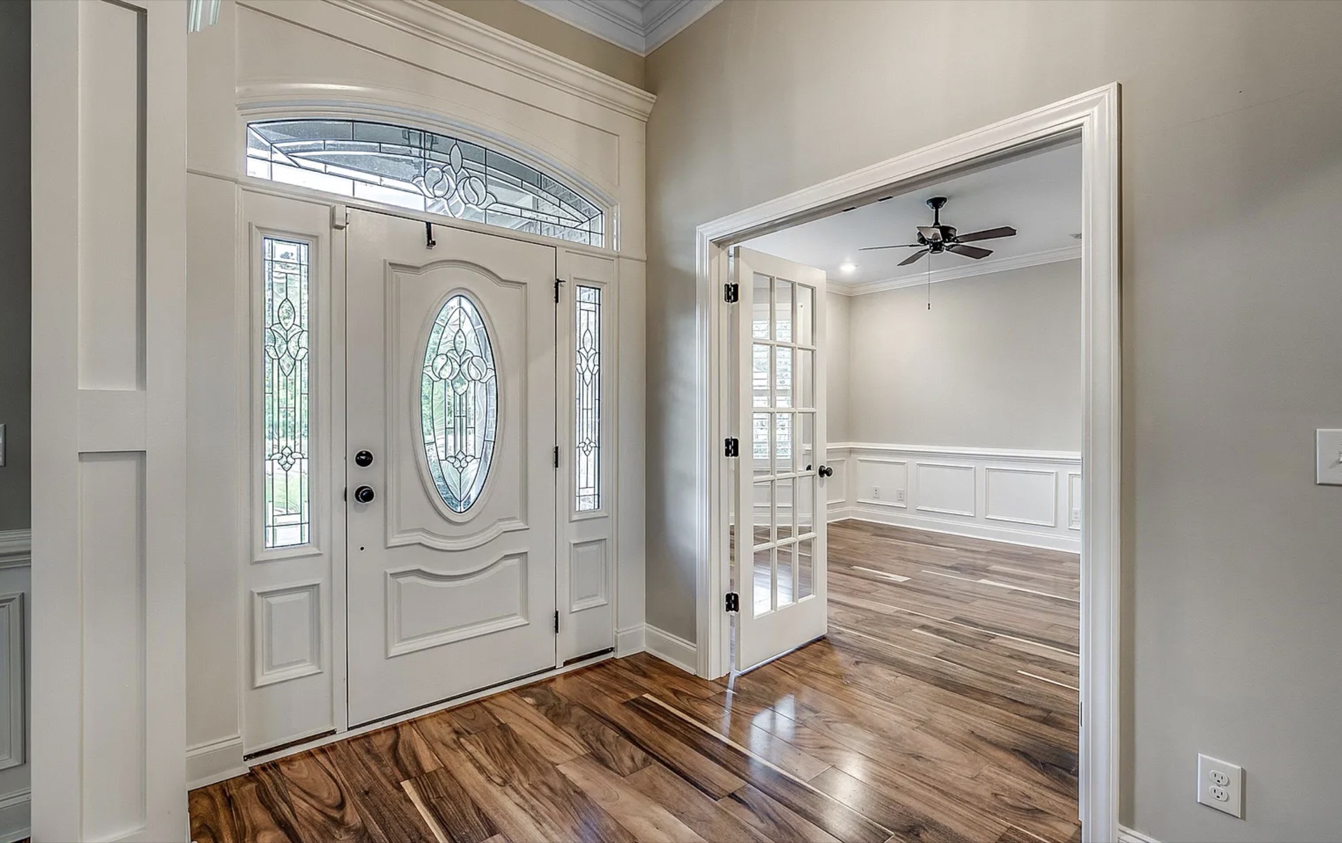 Front entry with leaded glass door at 1025 Muscovy
