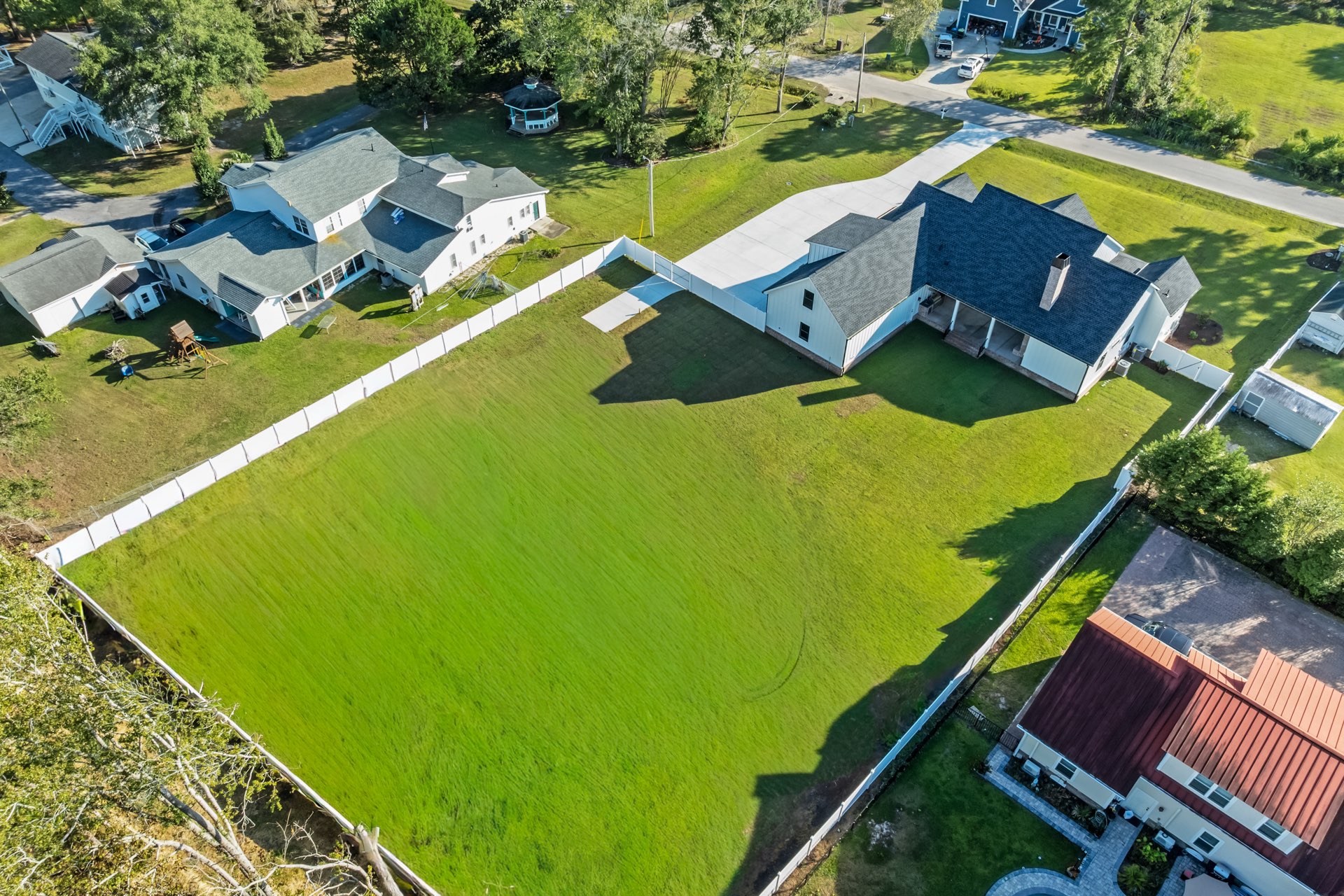 11021 Lee Circle — board-and-batten modern farmhouse in Murrells Inlet
